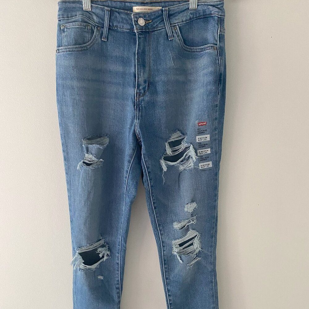 Levis NWT 721 high rise skinny with frayed bottom